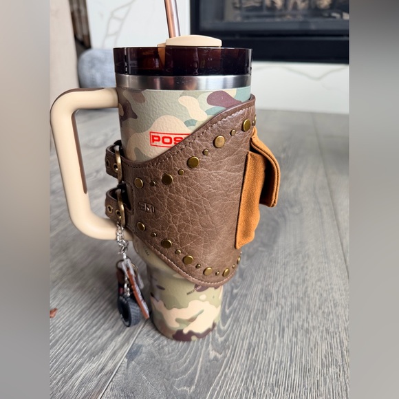Post Malone x Stanley Quencher H2.0 FlowState Tumbler with Quencher Pouch Belt - Picture 8 of 16